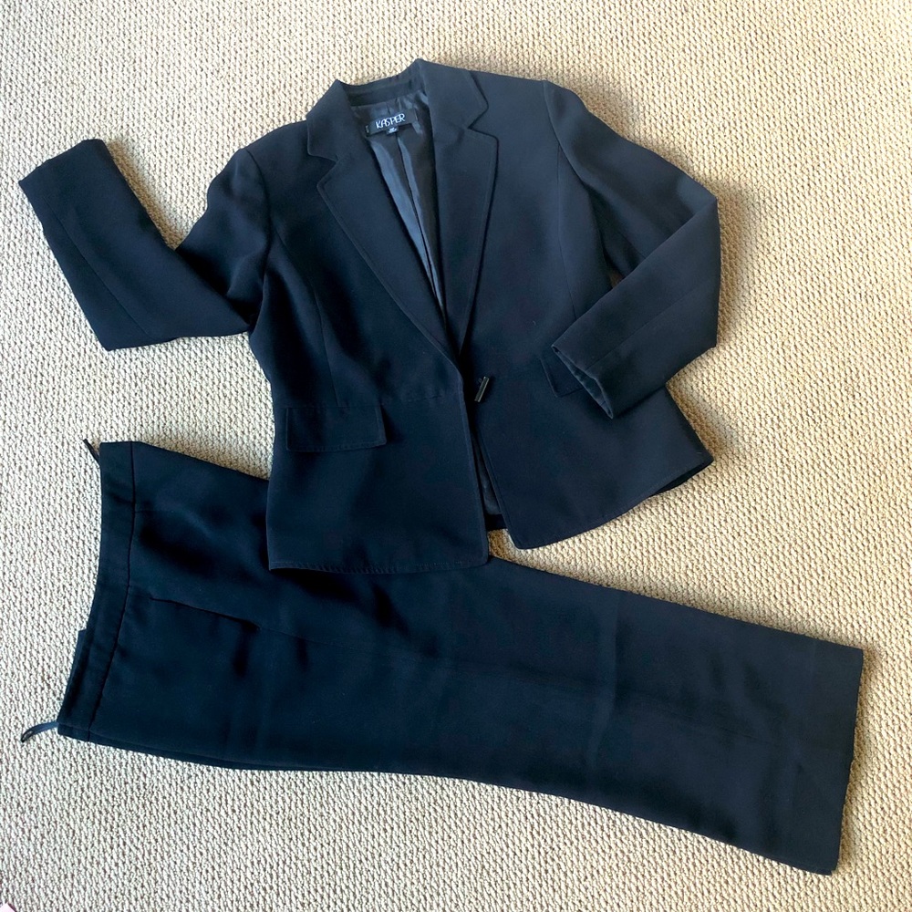 Kasper women’s pant suit